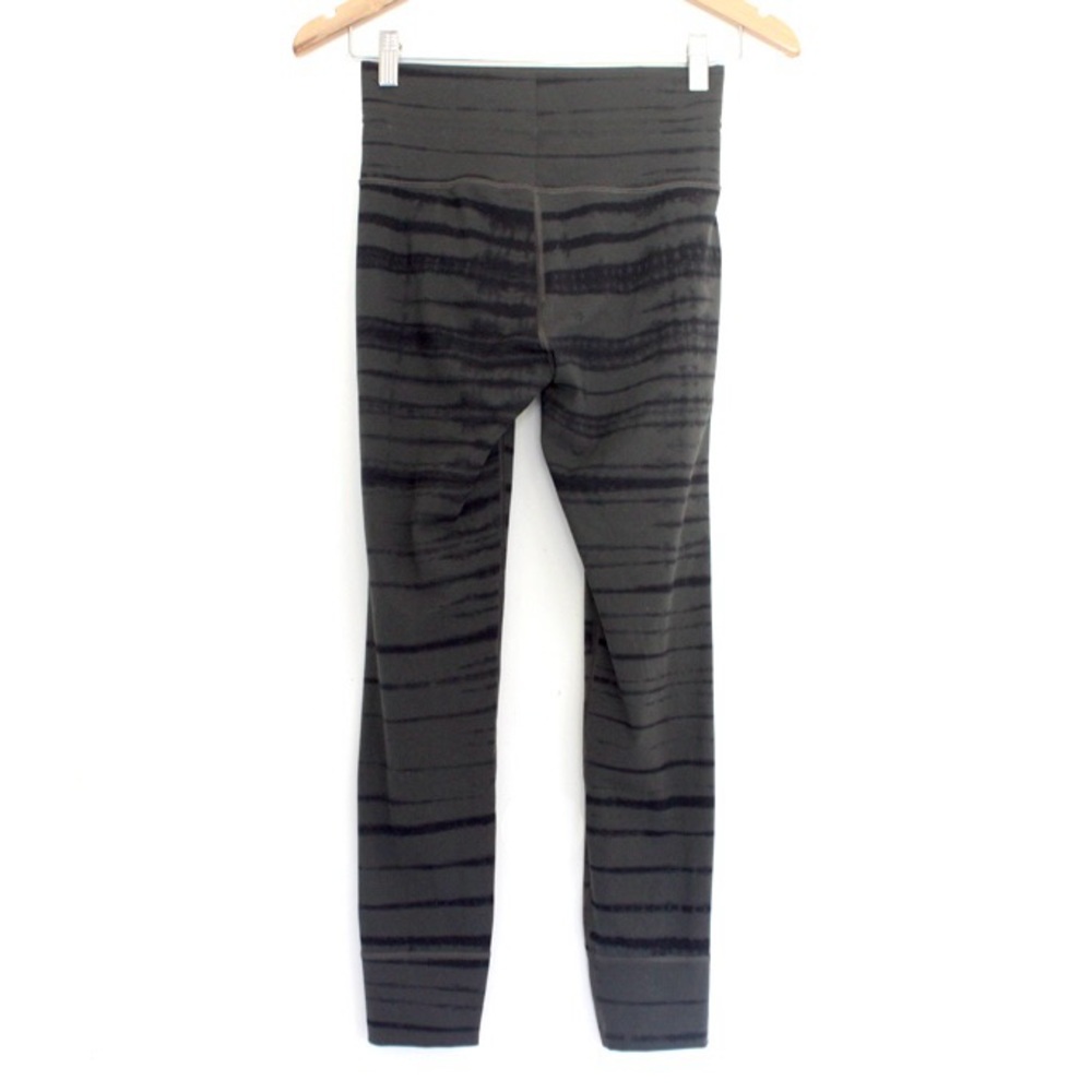Vuori Daily Leggings Dark Oregano Shibori Stripe - Picture 2 of 8